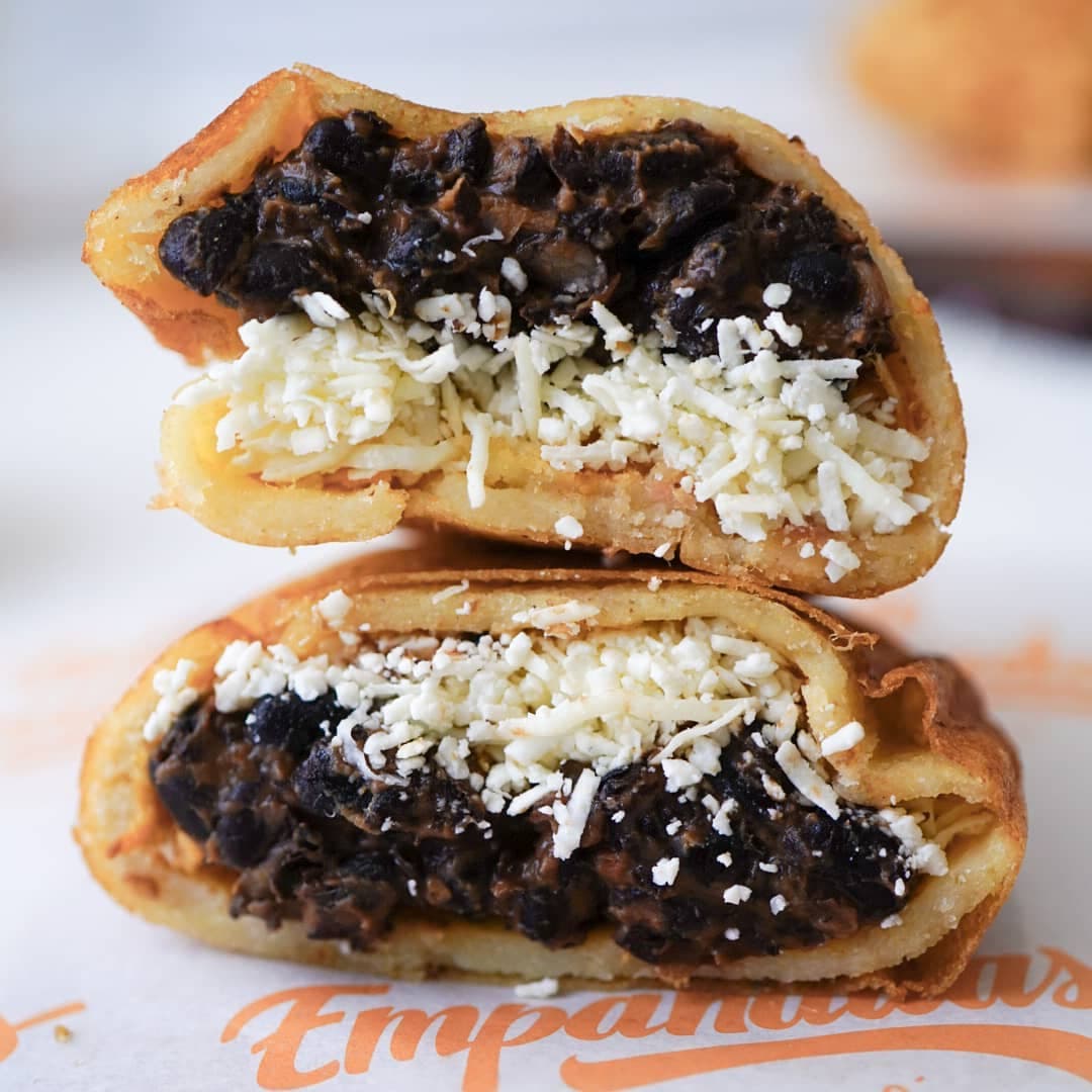 EMPANADITAS DE CARAOTAS CON QUESO LA VERDURERIA 25UND