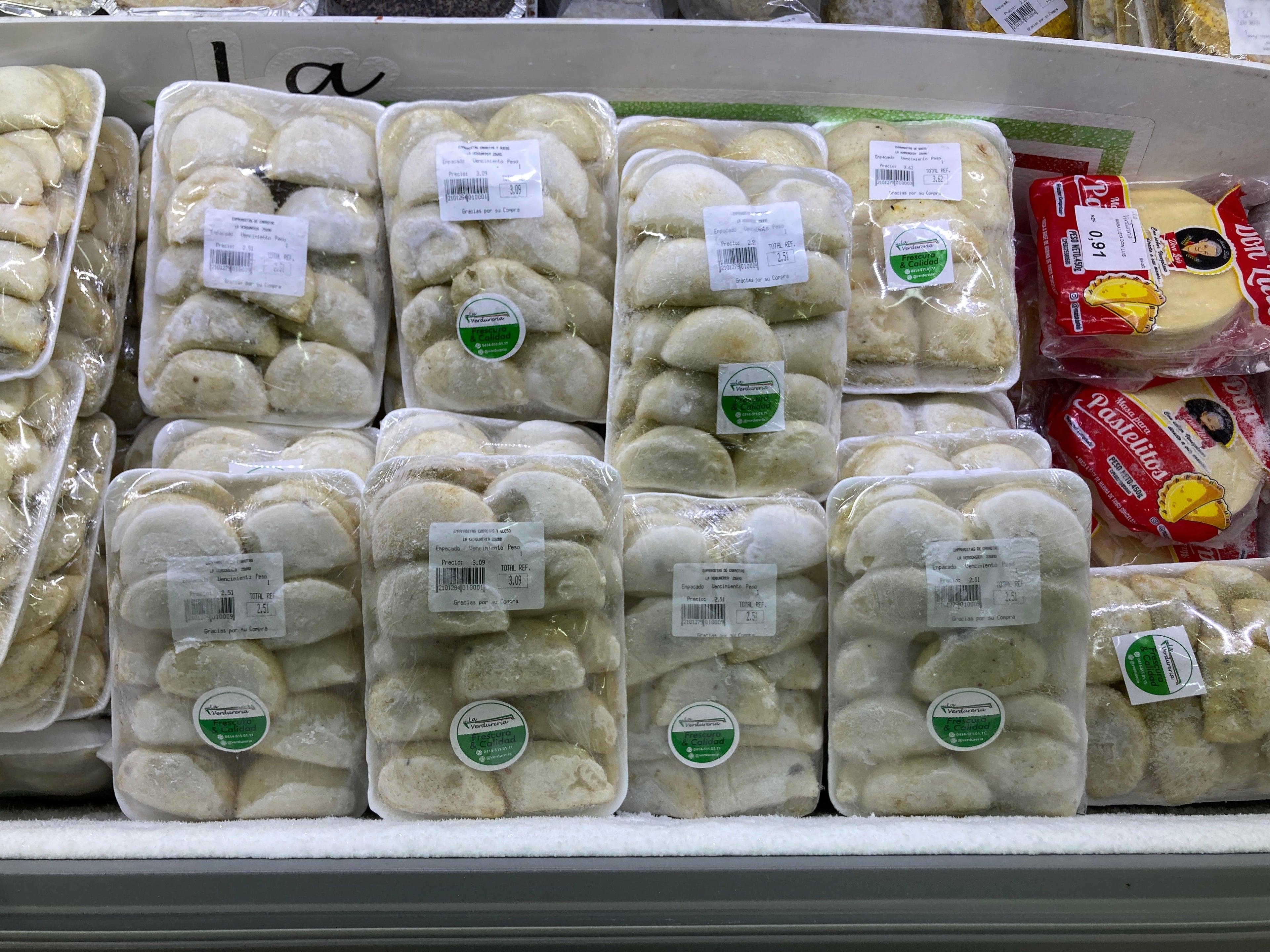 Empanadas y Masas listas para freír